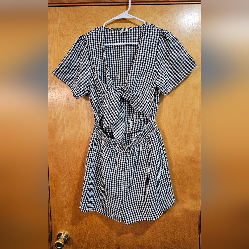 Hurley • Gingham Front Tie Romper • Black & White• Size M